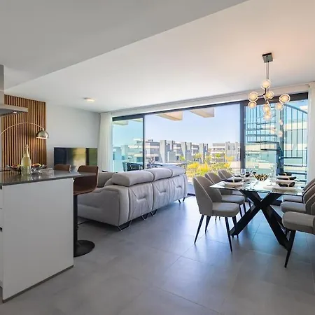The Golden Oasis Penthouse * Εστεπόνα