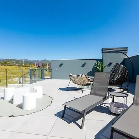 The Golden Oasis Penthouse אסטפונה
