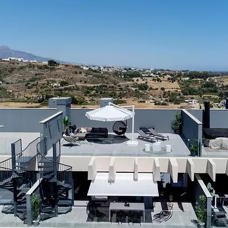 The Golden Oasis Penthouse Διαμέρισμα Εστεπόνα