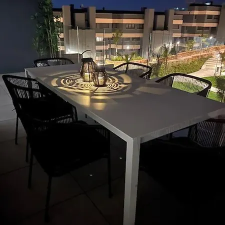 The Golden Oasis Penthouse דירה