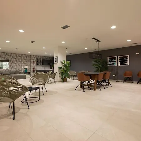 The Golden Oasis Penthouse * Εστεπόνα