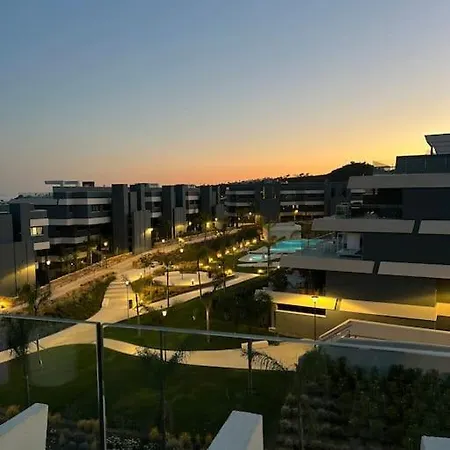 The Golden Oasis Penthouse דירה