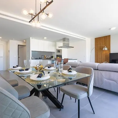 The Golden Oasis Penthouse Εστεπόνα