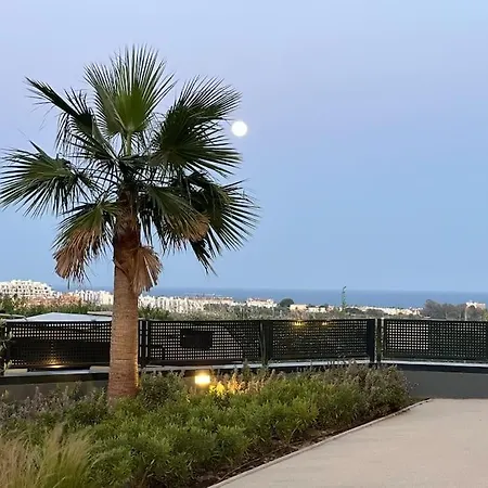 The Golden Oasis Penthouse Διαμέρισμα Εστεπόνα