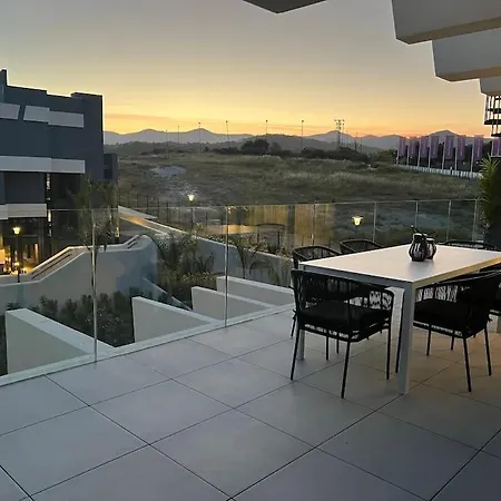 The Golden Oasis Penthouse Διαμέρισμα Εστεπόνα