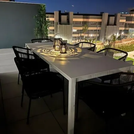 The Golden Oasis Penthouse Διαμέρισμα Εστεπόνα