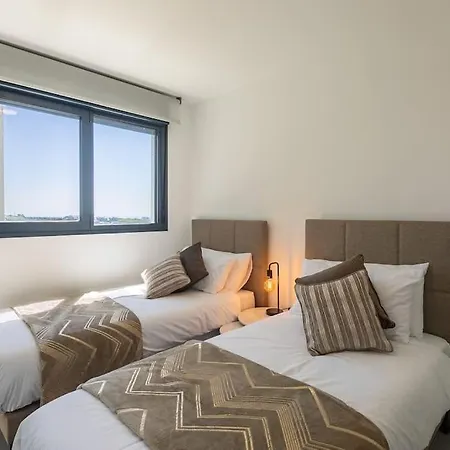 The Golden Oasis Penthouse דירה *