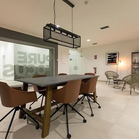 The Golden Oasis Penthouse דירה *