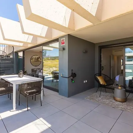 The Golden Oasis Penthouse Διαμέρισμα Εστεπόνα