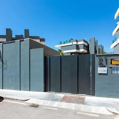 The Golden Oasis Penthouse Διαμέρισμα Εστεπόνα