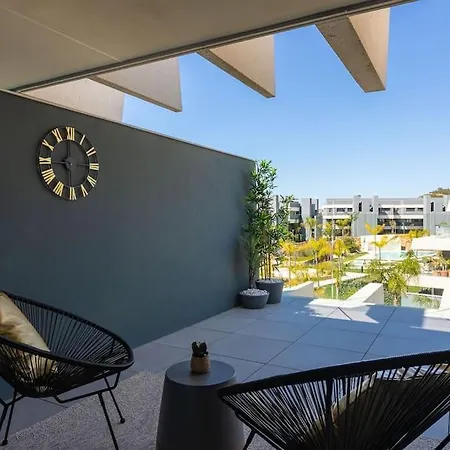 The Golden Oasis Penthouse Διαμέρισμα Εστεπόνα